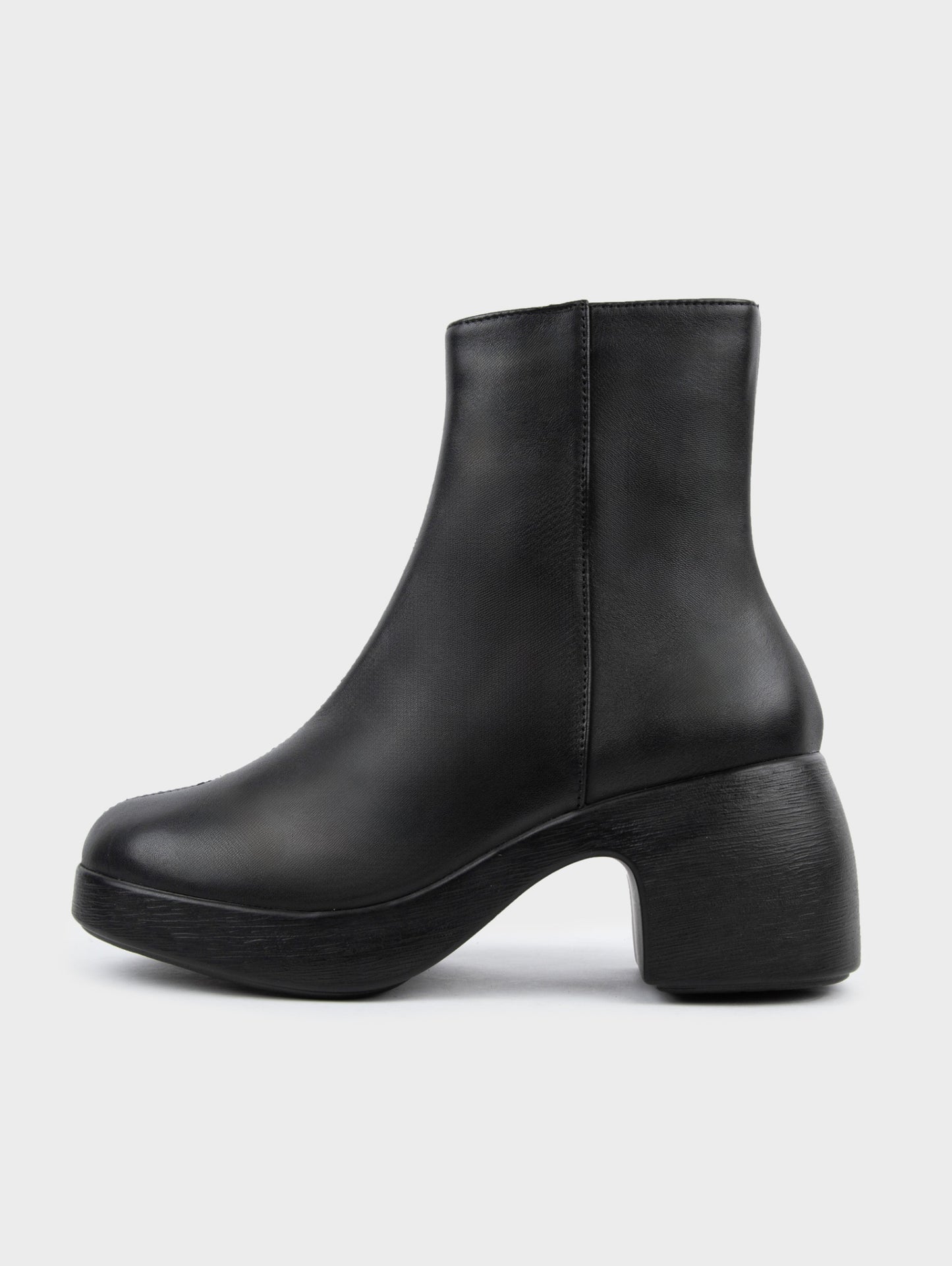 Boots Lửng Cao Gót KUMOO DARA Lugsole Đen