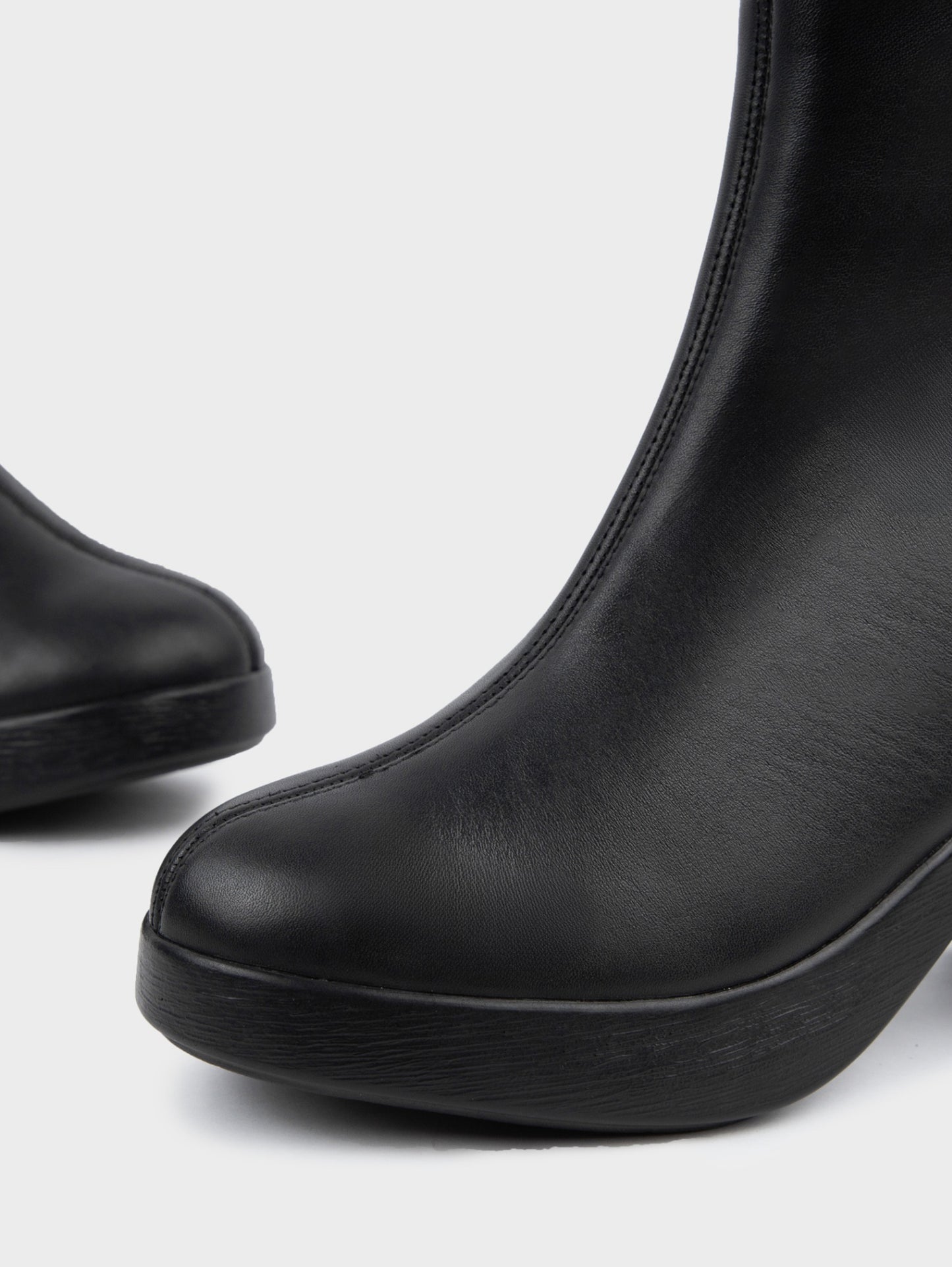 Boots Lửng Cao Gót KUMOO DARA Lugsole Đen