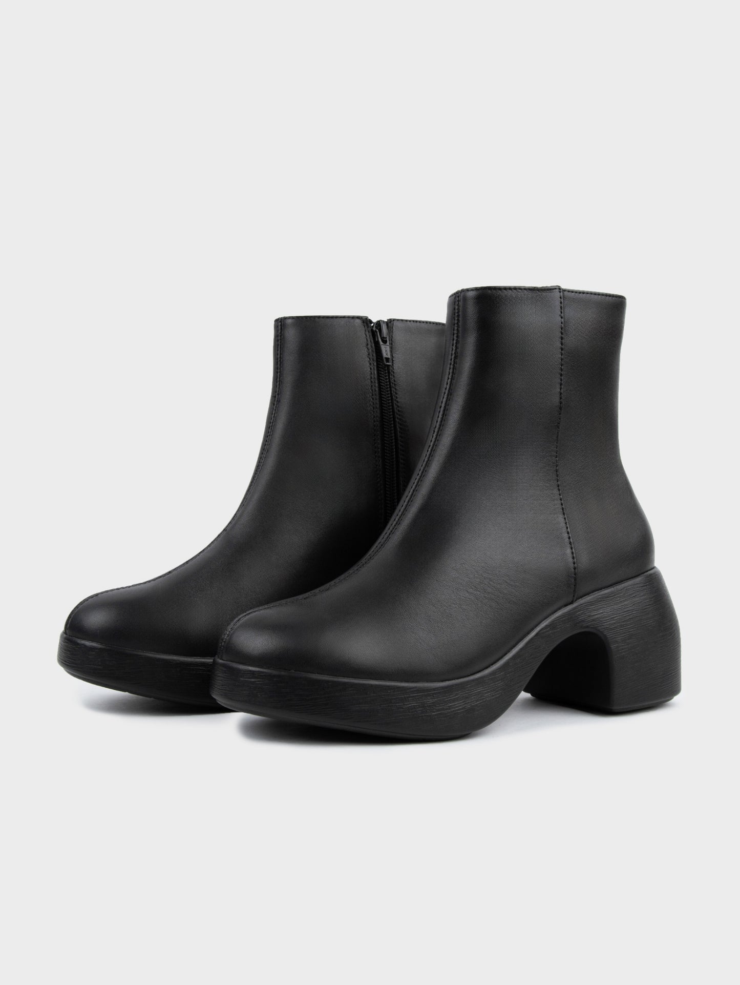 Boots Lửng Cao Gót KUMOO DARA Lugsole Đen