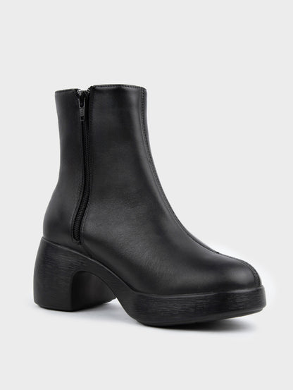 Boots Lửng Cao Gót KUMOO DARA Lugsole Đen