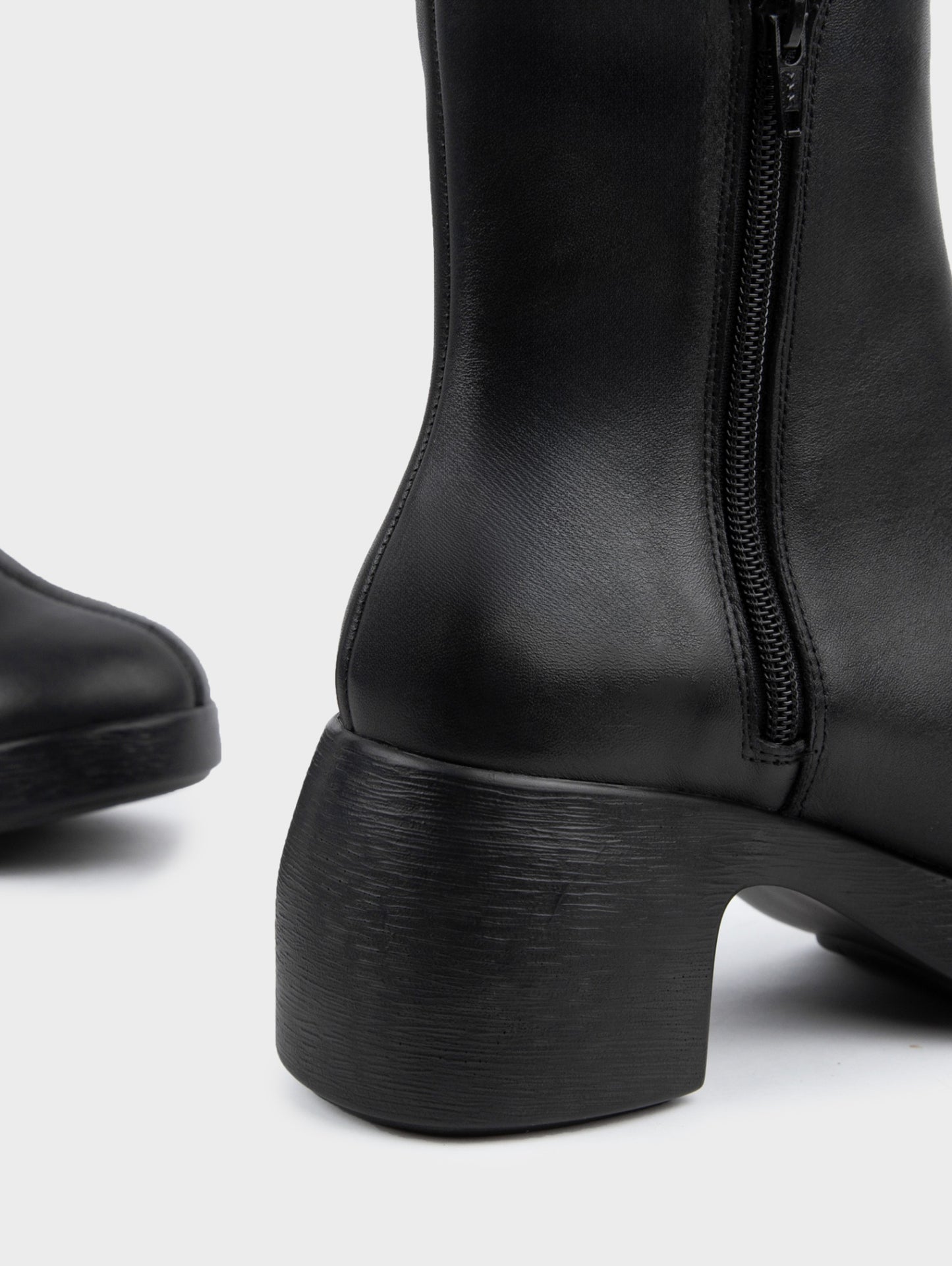 Boots Lửng Cao Gót KUMOO DARA Lugsole Đen