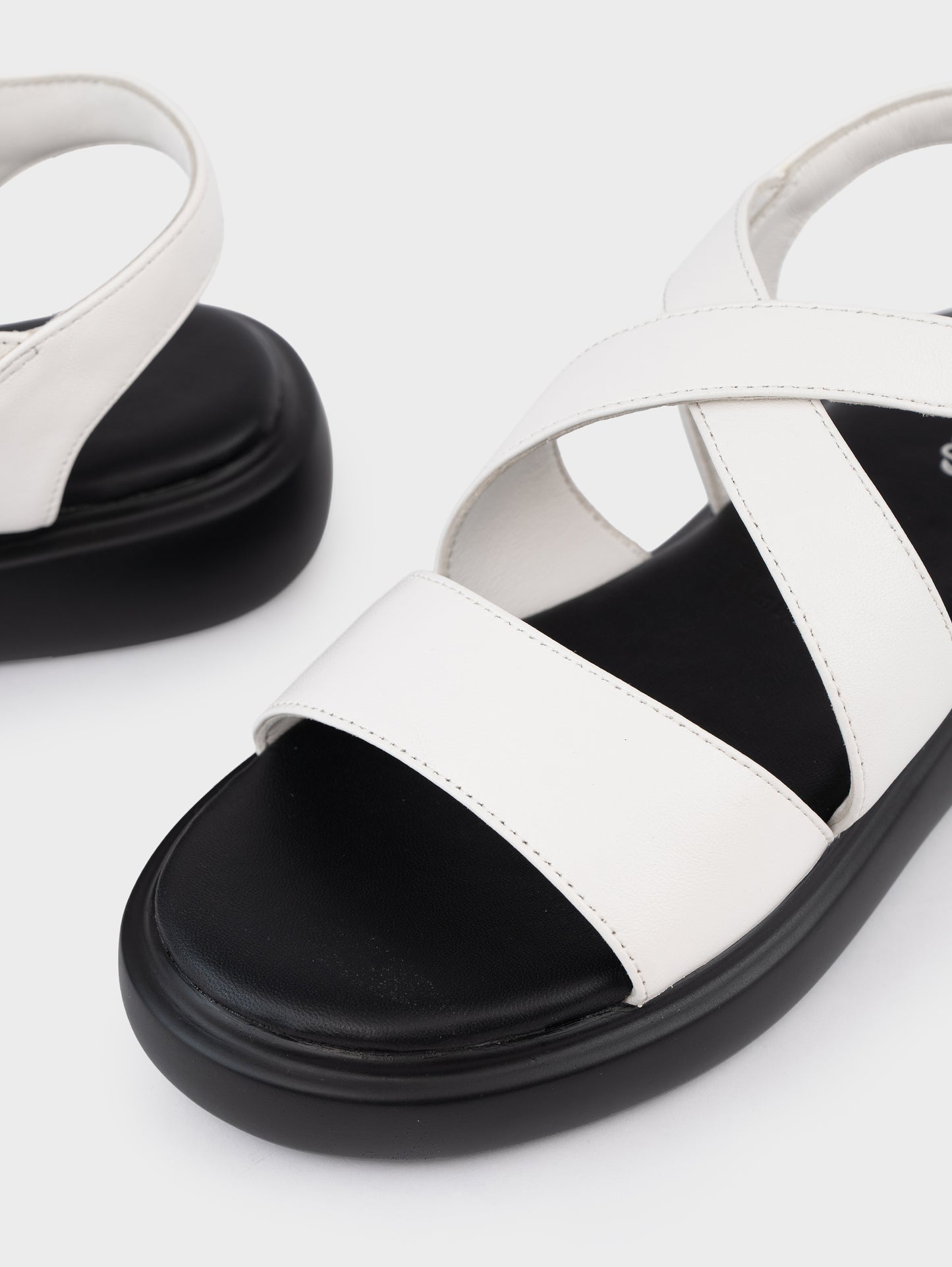 Sandals Kumoo Steven Trắng